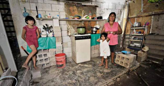 familia-en-pobreza.jpg